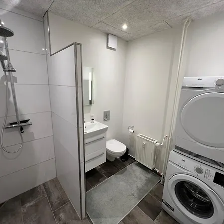 Nyrenoveret Med Balkon Og Parkering شقة