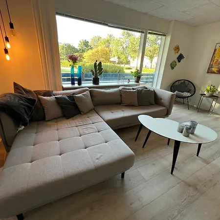 Lejlighed Nyrenoveret Med Balkon Og Parkering *