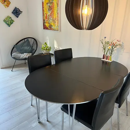 Lejlighed Nyrenoveret Med Balkon Og Parkering